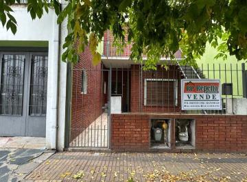 Casa de 5 ambientes, Lomas de Zamora · Venta Casa 3 Dorm. con Garage y Parque Verde.