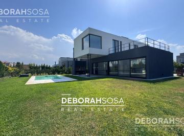 Casa · 245m² · 5 Ambientes · 4 Cocheras · Casa en Venta 4 Ambientes con Pileta - Barrio Vistas Puertos Zona Norte