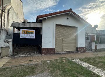 Casa de 3 ambientes, Lomas de Zamora · Casa con Gran Lote en Venta – Temperley Apto Credito