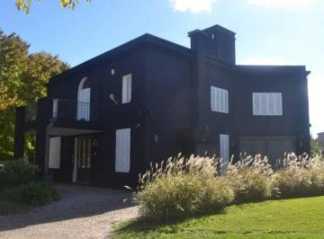 Casa · 310m² · 3 Dormitorios · 3 Cocheras · Casa 3 Dorm. en B° La Concepción, Luján
