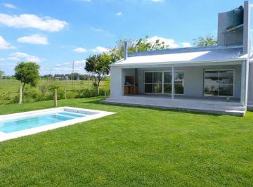 Casa · 54m² · 2 Ambientes · 1 Cochera · Casa - Ubajay