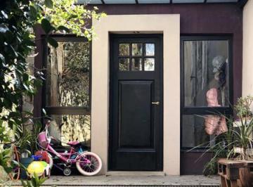 Casa · 79m² · 3 Ambientes · Casa Céntrica en Pulmón de Manzana en Adrogue - Impecable