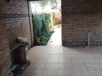 Casa de 3 ambientes, Funes · Alquiler Casa 2 Dorm.. Pileta. Cochera (Funes)