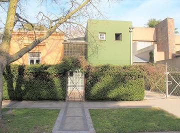 Casa · 738m² · 5 Ambientes · 2 Cocheras · Muy Buena Casa - Gran Terreno!