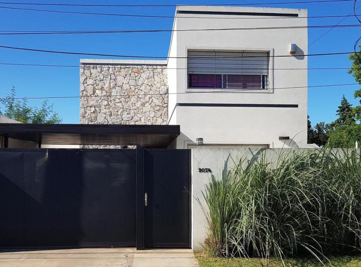 Casa · 320m² · 8 Ambientes · 2 Cocheras