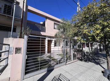 Casa · 137m² · 3 Ambientes · 1 Cochera · ¡Venta! Dúplex en Urca ¡Con Escritura!