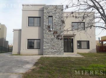 Casa · 165m² · 5 Ambientes · 1 Cochera · Casa en Venta en El Cantón Barrio Puerto