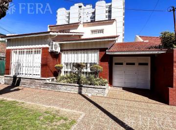 Casa · 141m² · 4 Ambientes · 2 Cocheras · Venta Casa 4 Ambientes con Cochera en Wilde