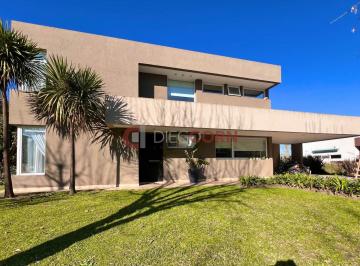 Casa · 247m² · 6 Ambientes · 6 Cocheras · Venta Casa 6 Amb, Fondo Verde y Vista Al Agua, Terravista
