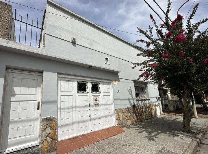 Casa · 140m² · 4 Ambientes · 1 Cochera