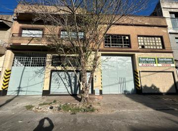 Bodega-Galpón · 1000m² · 3 Ambientes · Galpón de 890 m² C/ Depto 3 Amb y Local - Valentín Alsina.