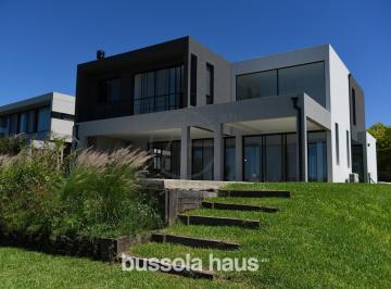 Casa · 233m² · 6 Ambientes · 2 Cocheras · Casa Venta Al Agua Acacias Puertos Escobar