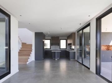 Casa · 1130m² · 6 Ambientes · Casa Fondo Golf en San Eliseo Golf