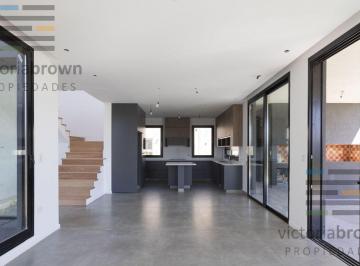 Casa · 1130m² · 6 Ambientes · Casa Fondo Golf en San Eliseo Golf