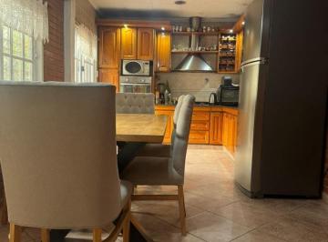 Casa · 250m² · 4 Ambientes · 2 Cocheras · Casa 5 Ambientes en Venta. Maipu 560. Ramos Mejia