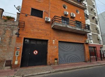 Casa · 446m² · 6 Ambientes · 1 Cochera · Edificaciòn con Local, Garage y 2 Pisos