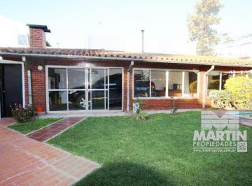 Casa · 180m² · 5 Ambientes · 1 Cochera · Impecable Chalet en Venta de 5 Ambientes en Victoria con Jardín