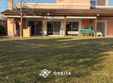 Casa · 200m² · 4 Ambientes · Casa en Venta en Barrio San Isidro Labrador, Villanueva, a La Laguna