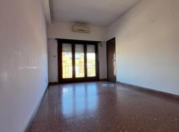 Casa de 4 ambientes, Lanús · Casa en Venta en Lanus Oeste, en Block, Dos Departamentos y Galpon o Deposito.