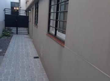 PH de 2 ambientes, General San Martín · Hermoso PH Para Uso Comercial Sobre Av Constituyentes