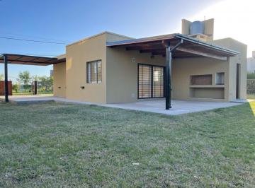 Casa · 90m² · 3 Ambientes · 1 Cochera · Casa Dos Dorm.