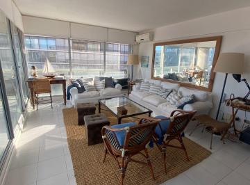 Departamento de 4 ambientes, Uruguay · Semipiso en Torre con Servicios Frente Al Mar a Pasos del Puerto