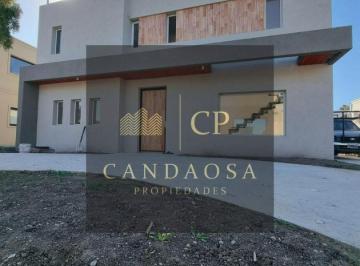 Casa · 140m² · 4 Ambientes · 2 Cocheras · Nev. Casa en Venta 4 Ambientes en San Ramon - Pilar del Este