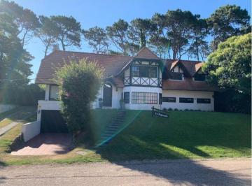 Casa · 250m² · 6 Ambientes · 2 Cocheras · Casa - Lugano