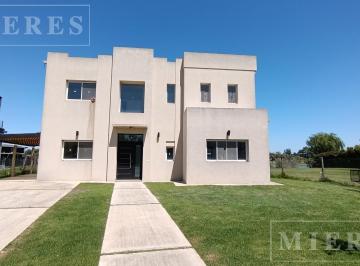 Casa · 227m² · 5 Ambientes · 2 Cocheras · Casa en Venta Sobre Lote a La Laguna en El Canton Barrio Norte