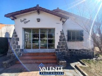 Casa de 5 ambientes, Valle Hermoso · Amplio Chalet Tradicional en Valle Hermoso