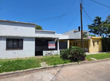 Casa de 4 ambientes, Quilmes · Lote de 350 m² en Venta en Barrio Parque Bernal