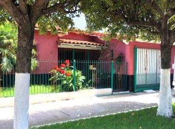 Casa de 3 ambientes, Lomas de Zamora · Bonita Casa de 3 Amb, Cochera y Quincho