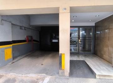 Garage , San Nicolás · Alquiler de Cochera Amplia y Cubierta