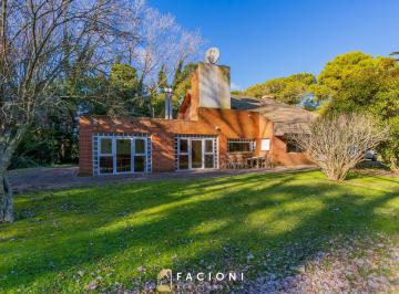 Casa de 4 ambientes, Mar del Plata · Casa de 4 Ambientes y Gran Quincho. La Armonía. Mar del Plata