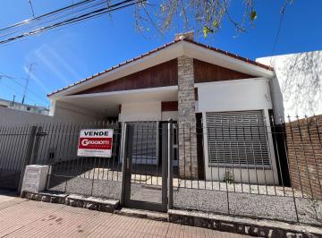 Casa · 122m² · 4 Ambientes · 1 Cochera · Casa en Venta Barrio Sarmiento