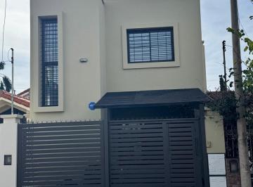 Departamento de 5 ambientes, Córdoba · Duplex 2 Dorm. - 2 Baños - Cochera - Zona Norte (Villa Cabrera)