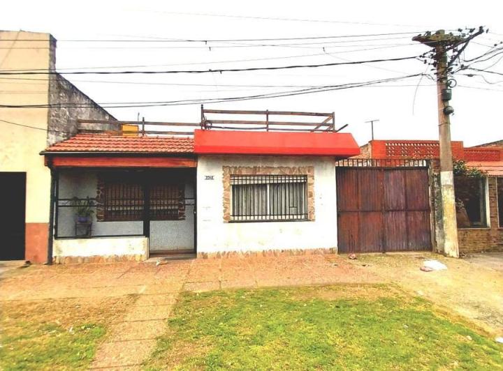 Casa · 250m² · 4 Ambientes · 1 Cochera