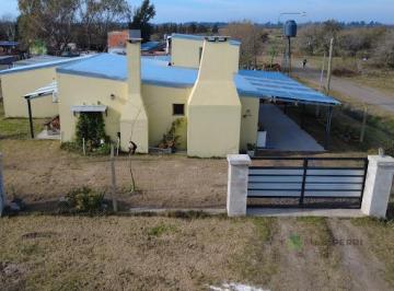 Casa · 160m² · 4 Ambientes · 2 Cocheras · Casa en Venta Calle 17 y 100 Ensenada