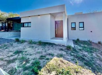 Casa · 155m² · 4 Ambientes · 2 Cocheras · Casa 2 Dorm - B Villa Catalina - Alquiler