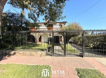 Casa · 334m² · 8 Ambientes · 3 Cocheras · Casa en Venta Rosario, La Florida.