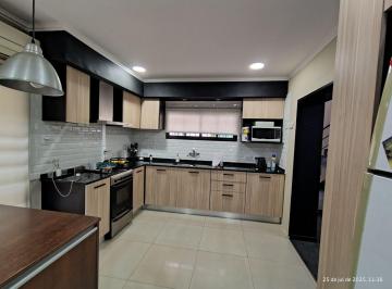 Casa · 139m² · 7 Ambientes · 2 Cocheras · Casa en Barrio Nuestra Señora de La Guardia - Zona Sur