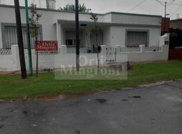 Casa · 100m² · 4 Ambientes · 1 Cochera · Casa en Venta en Turdera, Lomas de Zamora, G. B. a. Zona Sur