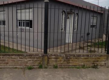 Casa de 3 ambientes, Almirante Brown · Venta - Casa Amplia con Patio