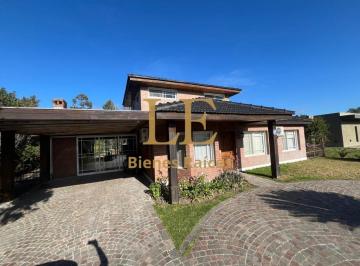Casa · 195m² · 5 Ambientes · 5 Cocheras · Venta Casa en Barrio Privado Malibu Canning