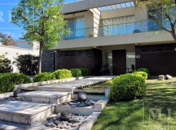 Casa · 300m² · 6 Ambientes · Casa en Venta