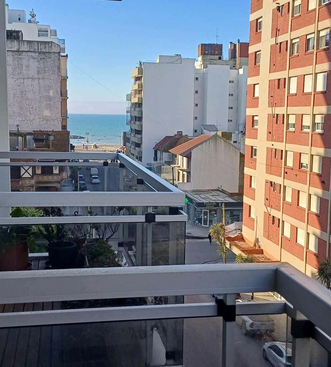 Semipiso 3 amb, 85m² con cochera descubierta — La Perla