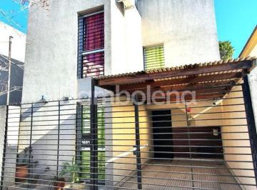 Departamento · 80m² · 4 Ambientes · 1 Cochera · Departamento Dúplex en Venta en Ituzaingó, G. B. a. Zona Oeste, Argentina