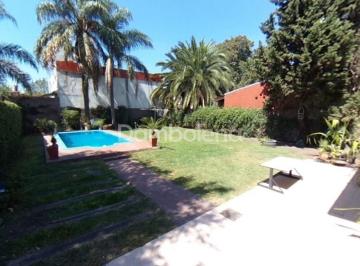 Casa · 186m² · 4 Ambientes · 1 Cochera · Casa Chalet en Venta en Moreno, G. B. a. Zona Oeste, Argentina