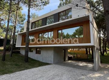 Casa · 258m² · 5 Ambientes · 2 Cocheras · Casa en Venta en Marítimo 3, Costa Esmeralda, Costa Atlántica