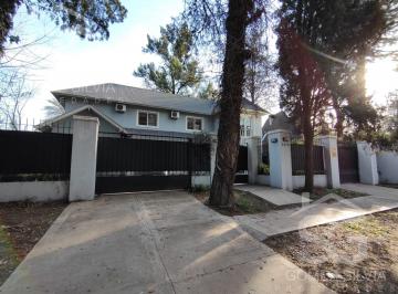 Casa · 300m² · 6 Ambientes · 6 Cocheras · Casa en Venta 6 Ambientes Villa Udaondo Ituzaingó